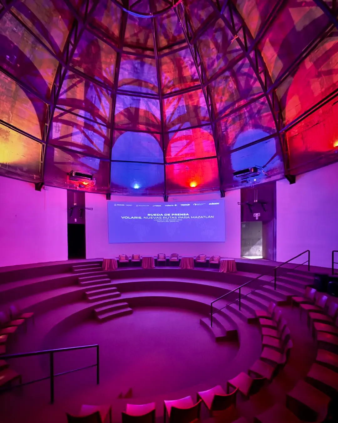 Auditorio climatizado del Gran Acuario Mazatlán con proyección 360°